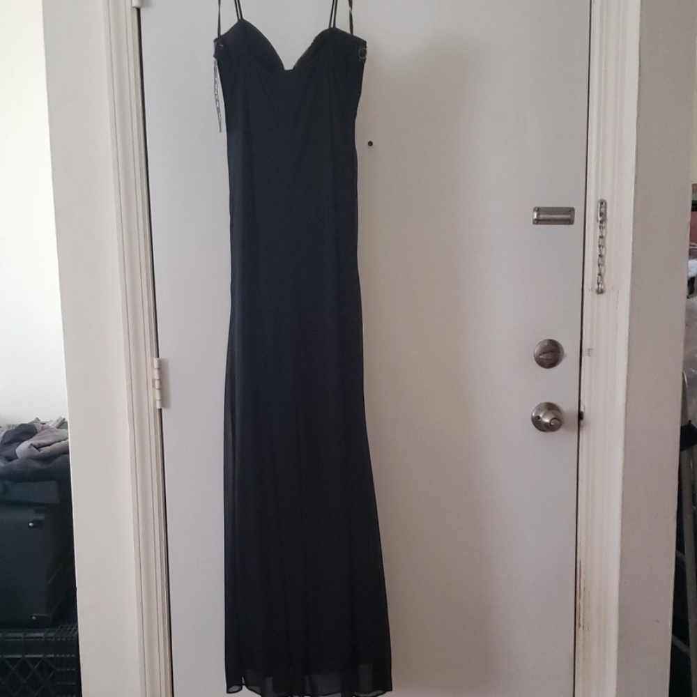 Gown - Picture 4 of 4